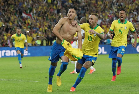 Peru chơi tấn công, nhưng Brazil đã vô địch Copa America 2019 với 10 người - Ảnh 8. Peru chơi tấn công, nhưng Brazil đã vô địch Copa America 2019 với 10 người - Ảnh 8.