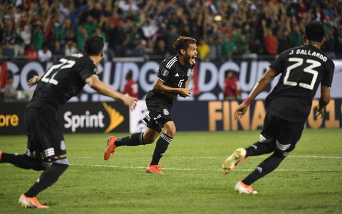 Siêu phẩm của Dos Santos giúp Mexico đá bại ĐKVĐ Mỹ để vô địch Gold Cup 2019 - Ảnh 2. Siêu phẩm của Dos Santos giúp Mexico đá bại ĐKVĐ Mỹ để vô địch Gold Cup 2019 - Ảnh 2.