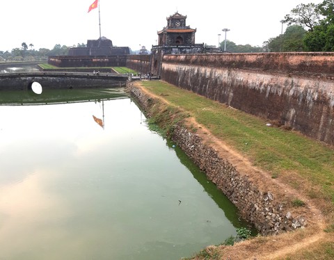 Khắc phục sai sót và xử lý trách nhiệm vụ phá cũ xây mới bờ hào kinh thành Huế - Ảnh 5. Khắc phục sai sót và xử lý trách nhiệm vụ phá cũ xây mới bờ hào kinh thành Huế - Ảnh 5.