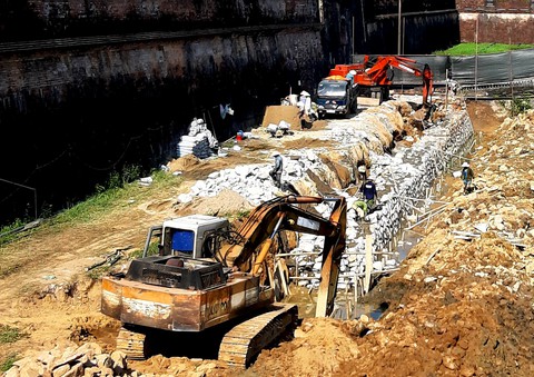 Khắc phục sai sót và xử lý trách nhiệm vụ phá cũ xây mới bờ hào kinh thành Huế - Ảnh 6. Khắc phục sai sót và xử lý trách nhiệm vụ phá cũ xây mới bờ hào kinh thành Huế - Ảnh 6.
