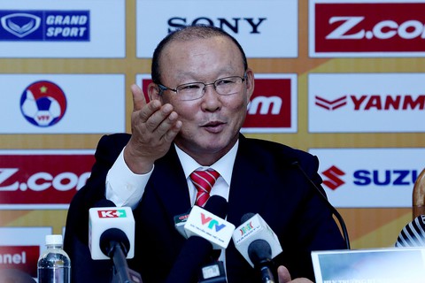 HLV Park Hang Seo: Tôi chưa đưa ra yêu cầu về tiền lương nếu tái ký hợp đồng với VFF - Ảnh 1. HLV Park Hang Seo: Tôi chưa đưa ra yêu cầu về tiền lương nếu tái ký hợp đồng với VFF - Ảnh 1.