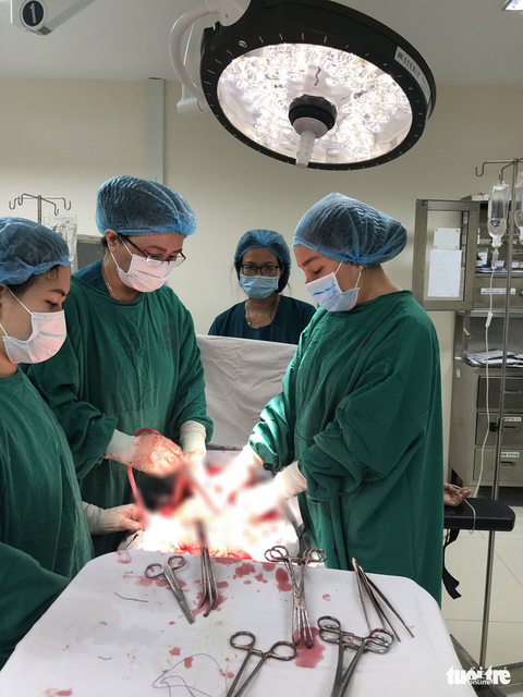 Cứu sản phụ vỡ tử cung làm đôi do tai nạn giao thông - Ảnh 1. Cứu sản phụ vỡ tử cung làm đôi do tai nạn giao thông - Ảnh 1.