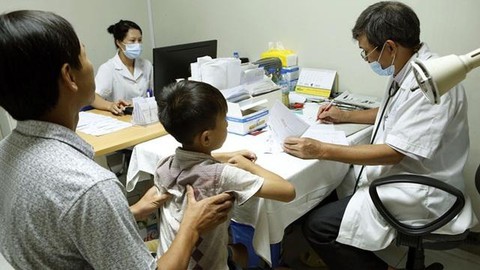 5 nguyên tắc khi đưa con đi khám bệnh - Ảnh 1. 5 nguyên tắc khi đưa con đi khám bệnh - Ảnh 1.