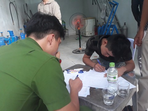 Phát hiện kho 5.000 quả ‘bóng cười’ không nguồn gốc xuất xứ - Ảnh 2. Phát hiện kho 5.000 quả ‘bóng cười’ không nguồn gốc xuất xứ - Ảnh 2.