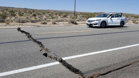 Vết nứt lớn do động đất ở California có thể nhìn thấy từ không gian - Ảnh 2. Vết nứt lớn do động đất ở California có thể nhìn thấy từ không gian - Ảnh 2.
