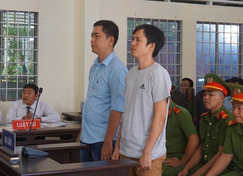 Hai công an đánh chết người vi phạm giao thông: mỗi người 8 năm tù - Ảnh 1. Hai công an đánh chết người vi phạm giao thông: mỗi người 8 năm tù - Ảnh 1.