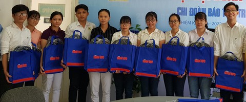 Sinh viên y khoa nhường học bổng cho bạn khó khăn hơn - Ảnh 4. Sinh viên y khoa nhường học bổng cho bạn khó khăn hơn - Ảnh 4.