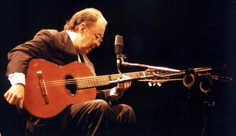 Người cha của bossa nova qua đời, đất nước Brazil rơi lệ - Ảnh 1. Người cha của bossa nova qua đời, đất nước Brazil rơi lệ - Ảnh 1.