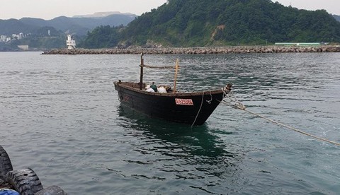 Để lọt thuyền Triều Tiên vào lãnh hải, lính Hàn Quốc nhảy sông tự vẫn? - Ảnh 1. Để lọt thuyền Triều Tiên vào lãnh hải, lính Hàn Quốc nhảy sông tự vẫn? - Ảnh 1.