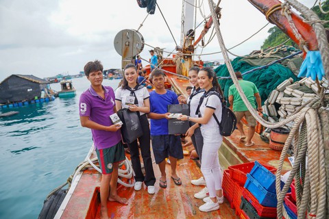 Hành trình Từ Trái Tim: Vượt ngàn hải lý trao tặng sách quý - Ảnh 12. Hành trình Từ Trái Tim: Vượt ngàn hải lý trao tặng sách quý - Ảnh 12.