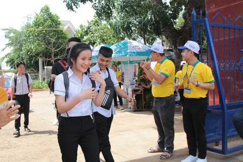 Hàng ngàn bài thi trắc nghiệm lỗi ở nhiều nơi - Ảnh 1. Hàng ngàn bài thi trắc nghiệm lỗi ở nhiều nơi - Ảnh 1.
