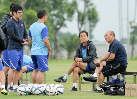 Tuyển thủ Nguyễn Tiến Linh: Chủ yếu làm quen người mới để chuẩn bị cho SEA Games - Ảnh 3. Tuyển thủ Nguyễn Tiến Linh: Chủ yếu làm quen người mới để chuẩn bị cho SEA Games - Ảnh 3.