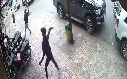 Bị ném sơn, mắm tôm vào nhà, trình báo 5 lần 7 lượt đành cắn răng chịu đựng? - Ảnh 3. Bị ném sơn, mắm tôm vào nhà, trình báo 5 lần 7 lượt đành cắn răng chịu đựng? - Ảnh 3.