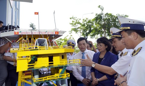 Phó chủ tịch nước Đặng Thị Ngọc Thịnh thăm tiểu đoàn DK1 - Ảnh 3. Phó chủ tịch nước Đặng Thị Ngọc Thịnh thăm tiểu đoàn DK1 - Ảnh 3.