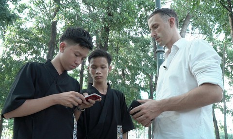 Học ngoại ngữ như... nâng tạ - Ảnh 1. Học ngoại ngữ như... nâng tạ - Ảnh 1.