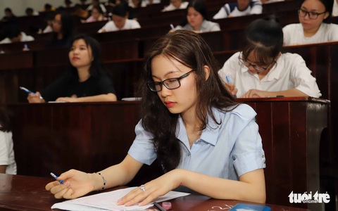 Rối điểm sàn đại học, vì sao? - Ảnh 1. Rối điểm sàn đại học, vì sao? - Ảnh 1.