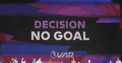 Lần đầu áp dụng, VAR gây náo loạn trận West Ham - Man City - Ảnh 2. Lần đầu áp dụng, VAR gây náo loạn trận West Ham - Man City - Ảnh 2.