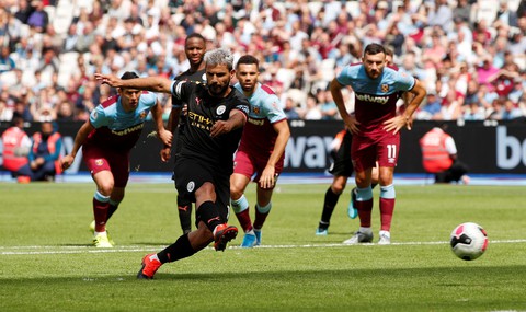 Sterling lập hat-trick, M.C đại thắng West Ham trận ra quân - Ảnh 2. Sterling lập hat-trick, M.C đại thắng West Ham trận ra quân - Ảnh 2.