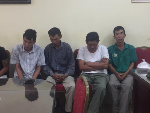 Bắt nhóm xin tiền người đi nhầm đường trên cao tốc Pháp Vân - Cầu Giẽ - Ảnh 1. Bắt nhóm xin tiền người đi nhầm đường trên cao tốc Pháp Vân - Cầu Giẽ - Ảnh 1.
