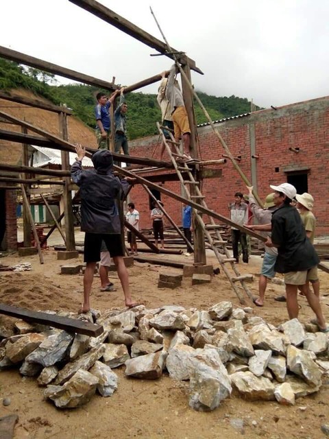 Hàng nghìn đoàn viên, thanh niên giúp dân dọn dẹp sau lũ - Ảnh 6. Hàng nghìn đoàn viên, thanh niên giúp dân dọn dẹp sau lũ - Ảnh 6.