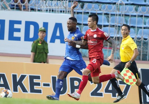 Thua Quảng Nam, hi vọng vô địch V-League của TP.HCM thêm nhạt nhòa - Ảnh 1. Thua Quảng Nam, hi vọng vô địch V-League của TP.HCM thêm nhạt nhòa - Ảnh 1.