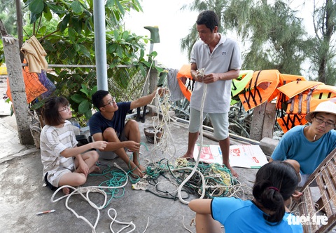 Người trẻ tình nguyện ra chăm chút từng góc đảo Hòn Cau - Ảnh 7. Người trẻ tình nguyện ra chăm chút từng góc đảo Hòn Cau - Ảnh 7.