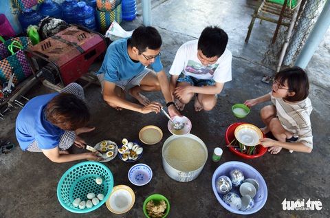 Người trẻ tình nguyện ra chăm chút từng góc đảo Hòn Cau - Ảnh 11. Người trẻ tình nguyện ra chăm chút từng góc đảo Hòn Cau - Ảnh 11.