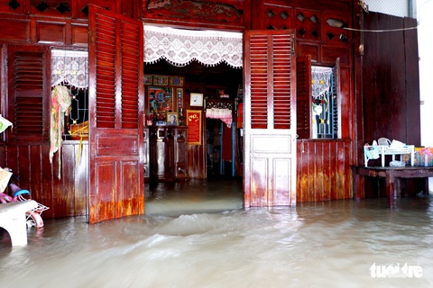 Phú Quốc nhiều nơi vẫn ngập sâu gần 2m dù mưa đã ngớt - Ảnh 3. Phú Quốc nhiều nơi vẫn ngập sâu gần 2m dù mưa đã ngớt - Ảnh 3.
