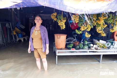 Phú Quốc nhiều nơi vẫn ngập sâu gần 2m dù mưa đã ngớt - Ảnh 2. Phú Quốc nhiều nơi vẫn ngập sâu gần 2m dù mưa đã ngớt - Ảnh 2.