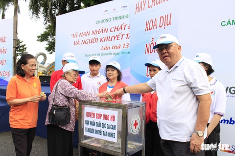 Hơn 5.000 người đi bộ vì nạn nhân chất độc da cam - Ảnh 8. Hơn 5.000 người đi bộ vì nạn nhân chất độc da cam - Ảnh 8.