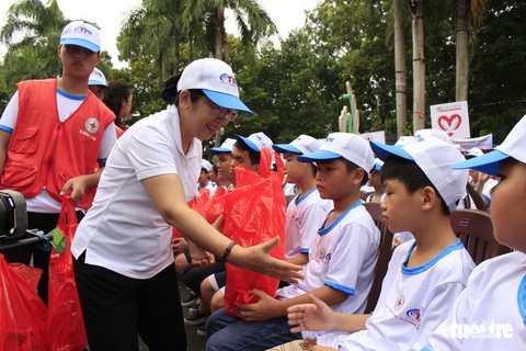 Hơn 5.000 người đi bộ vì nạn nhân chất độc da cam - Ảnh 5. Hơn 5.000 người đi bộ vì nạn nhân chất độc da cam - Ảnh 5.
