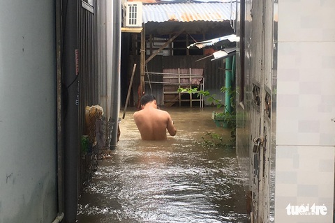 Phú Quốc nhiều nơi vẫn ngập sâu gần 2m dù mưa đã ngớt - Ảnh 7. Phú Quốc nhiều nơi vẫn ngập sâu gần 2m dù mưa đã ngớt - Ảnh 7.