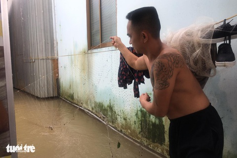 Phú Quốc nhiều nơi vẫn ngập sâu gần 2m dù mưa đã ngớt - Ảnh 8. Phú Quốc nhiều nơi vẫn ngập sâu gần 2m dù mưa đã ngớt - Ảnh 8.