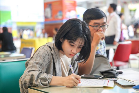 Không trúng tuyển nguyện vọng đợt 1, làm sao để học ngành yêu thích? - Ảnh 4. Không trúng tuyển nguyện vọng đợt 1, làm sao để học ngành yêu thích? - Ảnh 4.