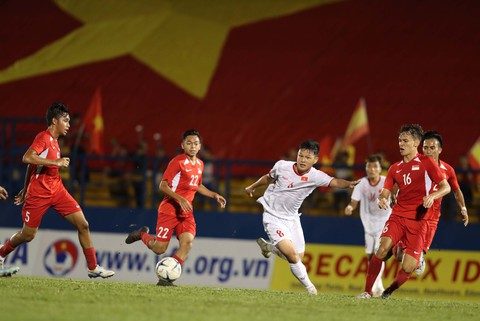 Bỏ lỡ gần chục cơ hội, U18 VN chỉ thắng U18 Singapore 3-0 - Ảnh 3. Bỏ lỡ gần chục cơ hội, U18 VN chỉ thắng U18 Singapore 3-0 - Ảnh 3.