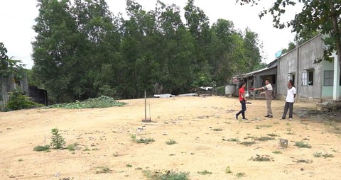 Hơn 30 năm đi tìm hung thủ giết mẹ mình với hàng chục nhát dao - Ảnh 3. Hơn 30 năm đi tìm hung thủ giết mẹ mình với hàng chục nhát dao - Ảnh 3.