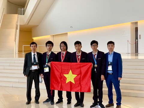 Hai học sinh Việt Nam giành huy chương vàng Olympic tin học quốc tế - Ảnh 1. Hai học sinh Việt Nam giành huy chương vàng Olympic tin học quốc tế - Ảnh 1.