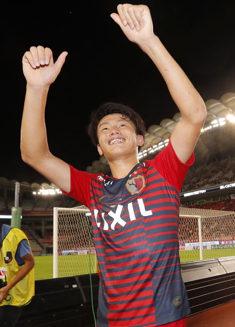 Video sinh viên Ueda ghi bàn giúp Kashima Antlers đá bại Yokohama - Ảnh 2. Video sinh viên Ueda ghi bàn giúp Kashima Antlers đá bại Yokohama - Ảnh 2.