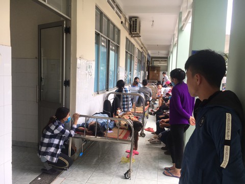 Nhà xưởng phun thuốc diệt mối mọt, hàng chục công nhân nhập viện - Ảnh 1. Nhà xưởng phun thuốc diệt mối mọt, hàng chục công nhân nhập viện - Ảnh 1.