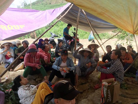 Quảng Nam: Dân ăn cơm phải bịt mũi vì mùi hôi thối từ bãi rác - Ảnh 7. Quảng Nam: Dân ăn cơm phải bịt mũi vì mùi hôi thối từ bãi rác - Ảnh 7.