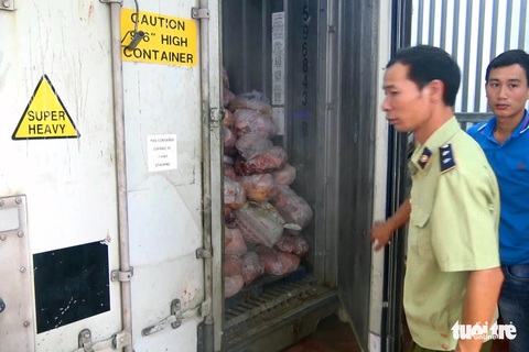 Niêm phong hơn 40 tấn thịt gà, heo không rõ nguồn gốc trong cơ sở giò chả - Ảnh 1. Niêm phong hơn 40 tấn thịt gà, heo không rõ nguồn gốc trong cơ sở giò chả - Ảnh 1.