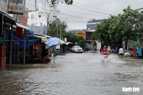 Bão Lekima yếu dần, mưa gió miền Nam và TP.HCM giảm theo - Ảnh 1. Bão Lekima yếu dần, mưa gió miền Nam và TP.HCM giảm theo - Ảnh 1.