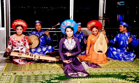 Đưa di sản ca Huế vào trường học - Ảnh 1. Đưa di sản ca Huế vào trường học - Ảnh 1.