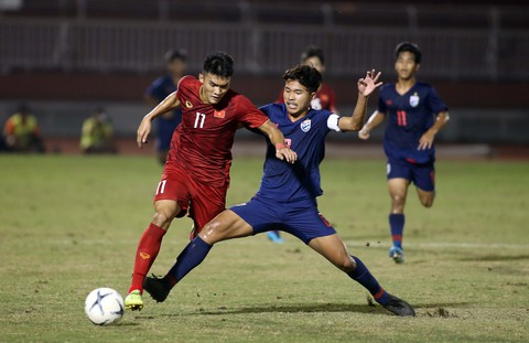 Những pha va chạm nảy lửa giữa U18 Việt Nam và Thái Lan - Ảnh 9. Những pha va chạm nảy lửa giữa U18 Việt Nam và Thái Lan - Ảnh 9.