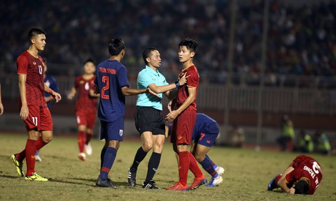 Những pha va chạm nảy lửa giữa U18 Việt Nam và Thái Lan - Ảnh 7. Những pha va chạm nảy lửa giữa U18 Việt Nam và Thái Lan - Ảnh 7.