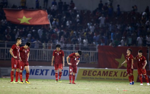 HLV Hoàng Anh Tuấn: U18 VN vẫn còn cơ hội đi tiếp dù hòa Thái Lan - Ảnh 3. HLV Hoàng Anh Tuấn: U18 VN vẫn còn cơ hội đi tiếp dù hòa Thái Lan - Ảnh 3.