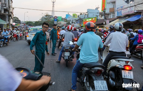 Ra đường nhường nhịn, giao thông thông thoáng - Ảnh 1. Ra đường nhường nhịn, giao thông thông thoáng - Ảnh 1.
