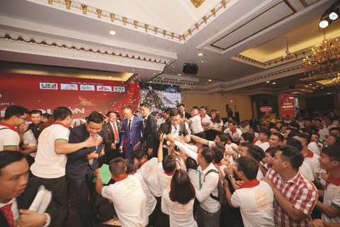 Chen chân chọn sản phẩm Hana Garden Mall - Ảnh 3. Chen chân chọn sản phẩm Hana Garden Mall - Ảnh 3.