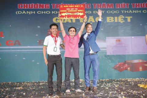 Chen chân chọn sản phẩm Hana Garden Mall - Ảnh 5. Chen chân chọn sản phẩm Hana Garden Mall - Ảnh 5.
