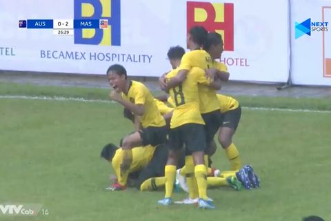 U18 Malaysia đè bẹp Úc 3-0, tiễn U18 Thái Lan về nước - Ảnh 1. U18 Malaysia đè bẹp Úc 3-0, tiễn U18 Thái Lan về nước - Ảnh 1.